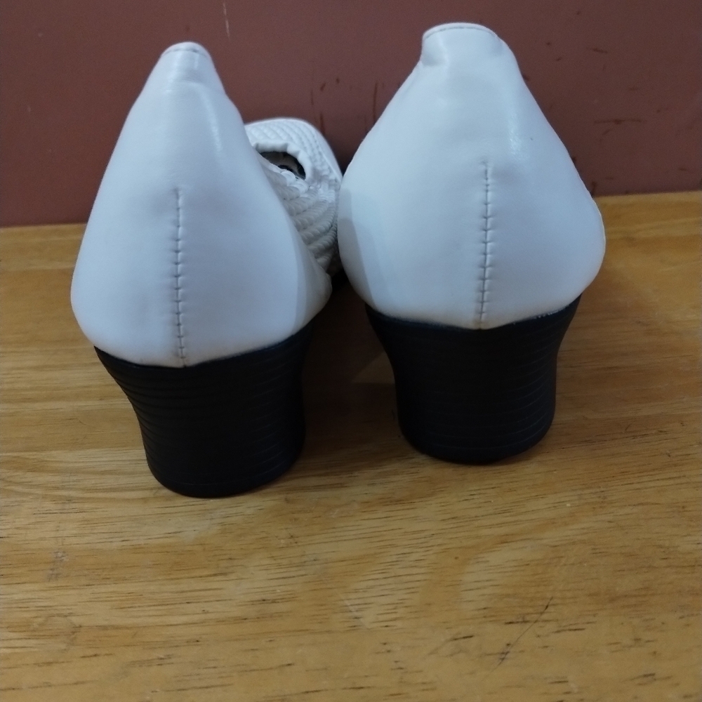 NWT comfort well by beacon women's white size 6m stretch pumps - Picture 4 of 7